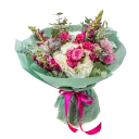 mix květin z hortenzií a trsových růží